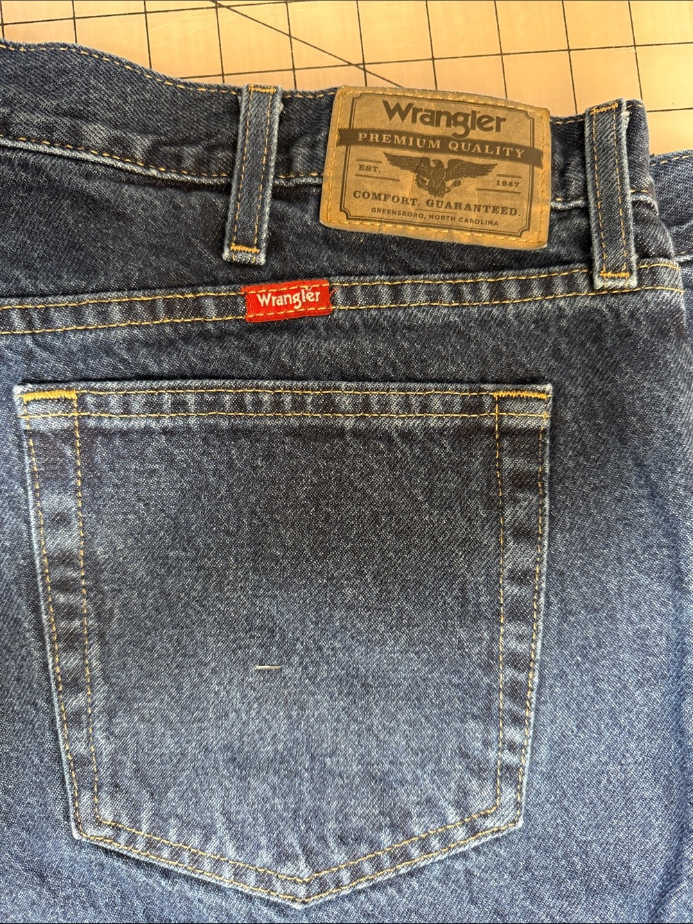 Wrangler Men's Classic Relaxed Blue Denim Jeans 40x30 - Picture 6 of 7